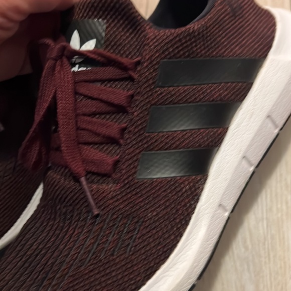 ADIDAS SWIFT RUN - Picture 8 of 10